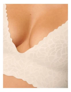 Sloggi Zero Feel Lace Wirefree Top Bra In Oatmeal 6 Sloggi Zero Feel Lace Wirefree Top Bra In Oatmeal -SOHO Shop 930259630 930261250 3 720x928