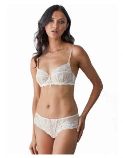 Sofia Boyleg Brief In Cameo