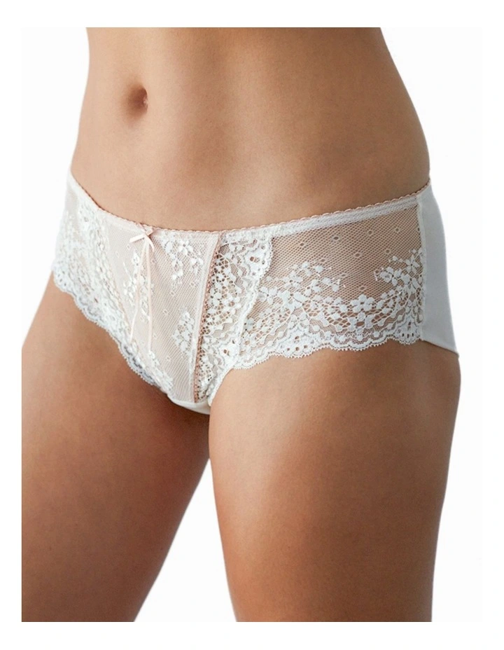 Sofia Boyleg Brief In Cameo 2 Sofia Boyleg Brief In Cameo - Image 2